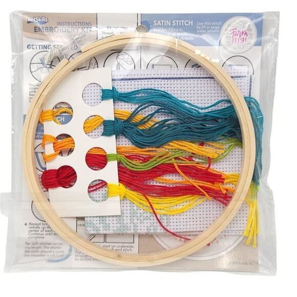 ArtSkills Crafter's Closet Rustic Embroidery Kit New In Package Christmas Gift - Picture 2 of 7